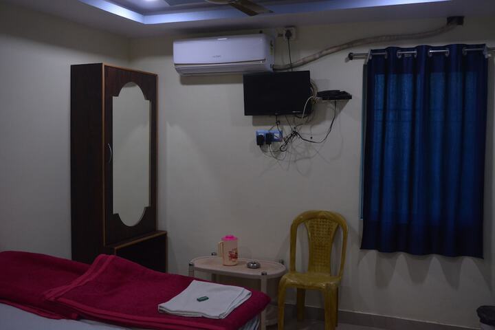 Room 32 of 94