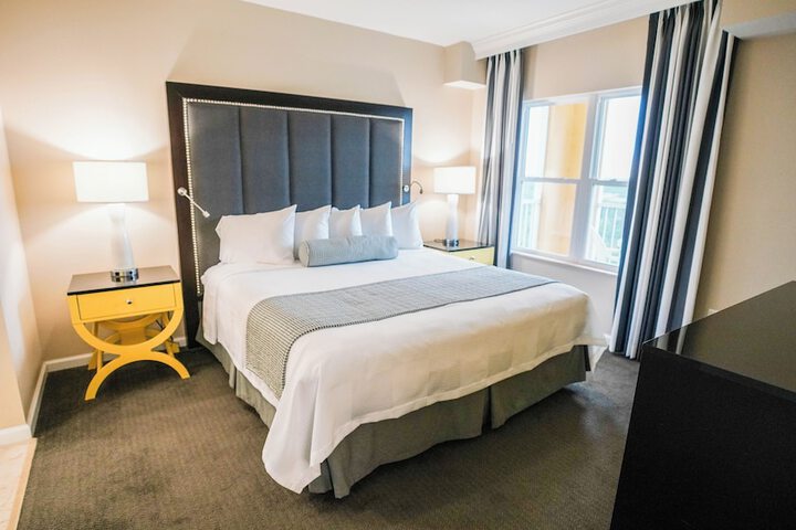 Room 13 of 195