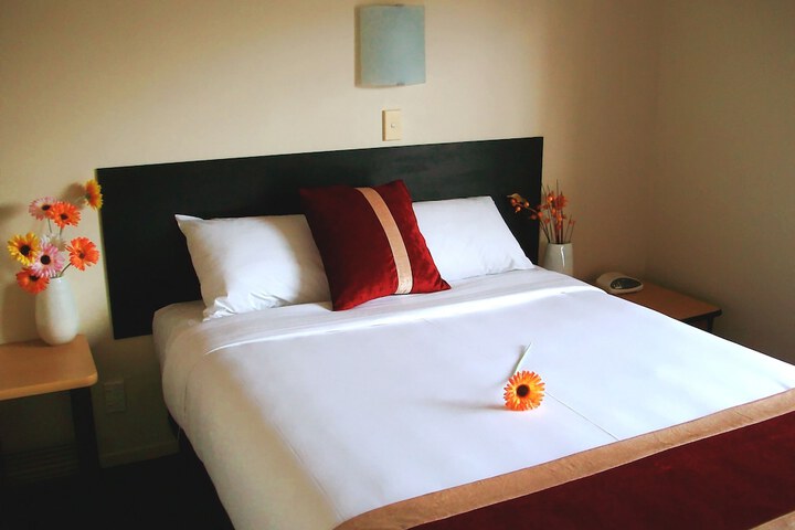 Room 4 of 76