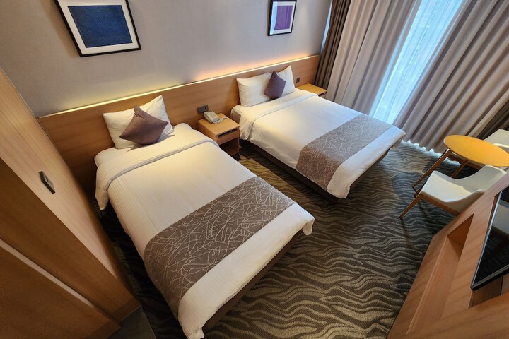 Room 29 of 143