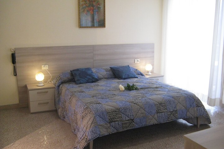 Room 10 of 136