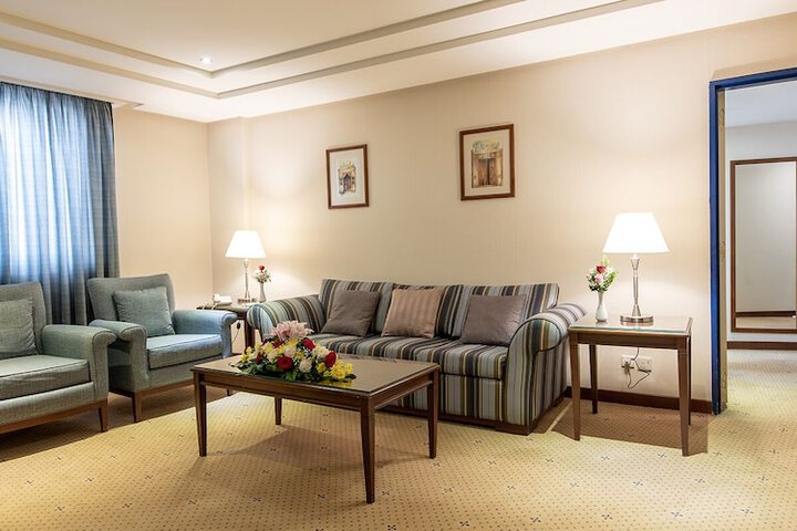 Room 25 of 119