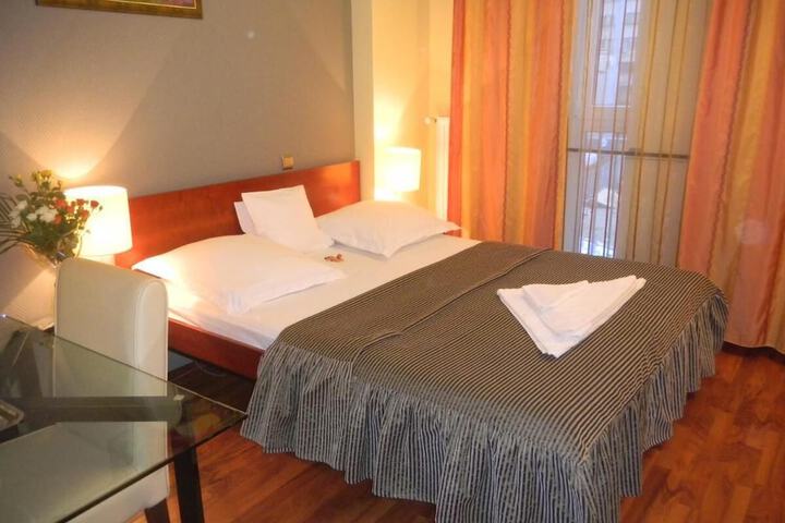 Room 6 of 19