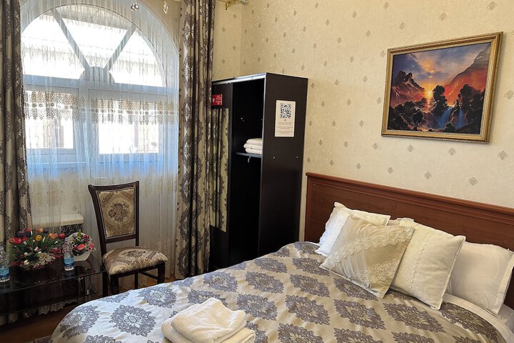 Room 27 of 48