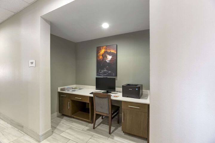 Business Center 34 of 36