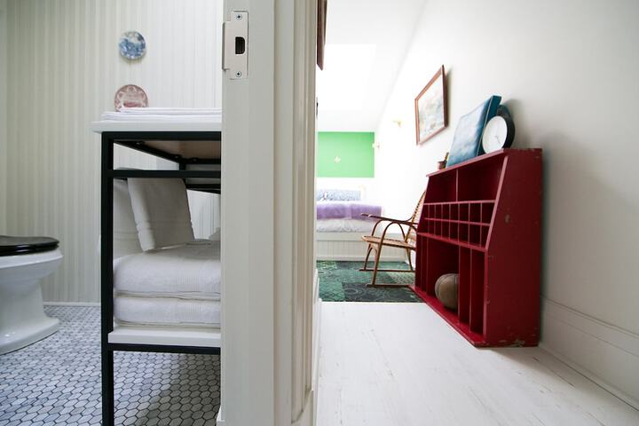 1 Queen Bed (11 of 29)
