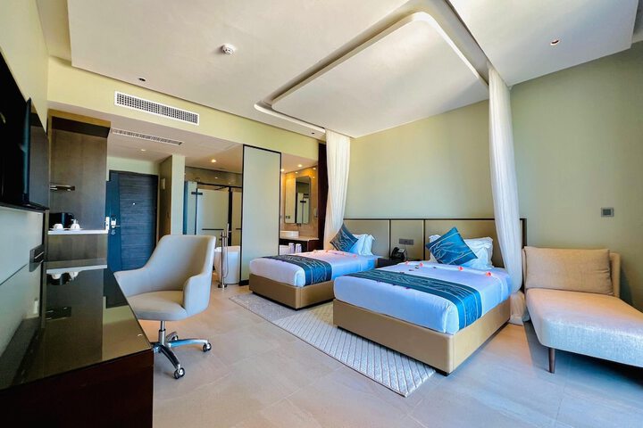 Room 8 of 120