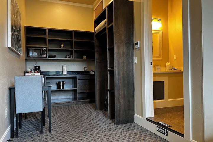 Room 11 of 33