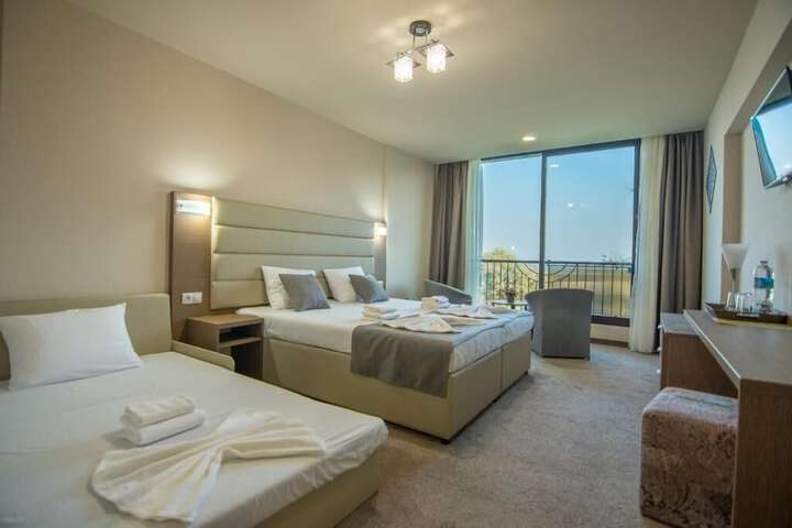 Room 7 of 28