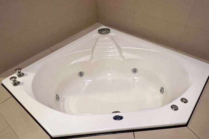 Hot Tub 67 of 79
