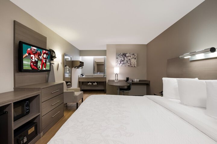 Standard | King Bed (5 of 18)