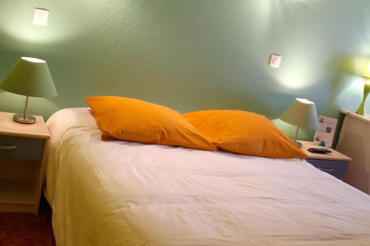 Room 10 of 25