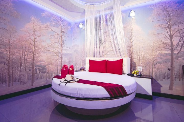 Room 16 of 37