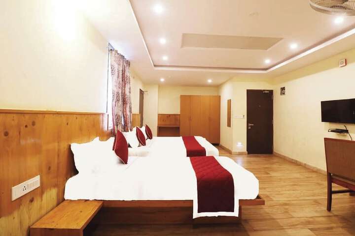Room 5 of 9