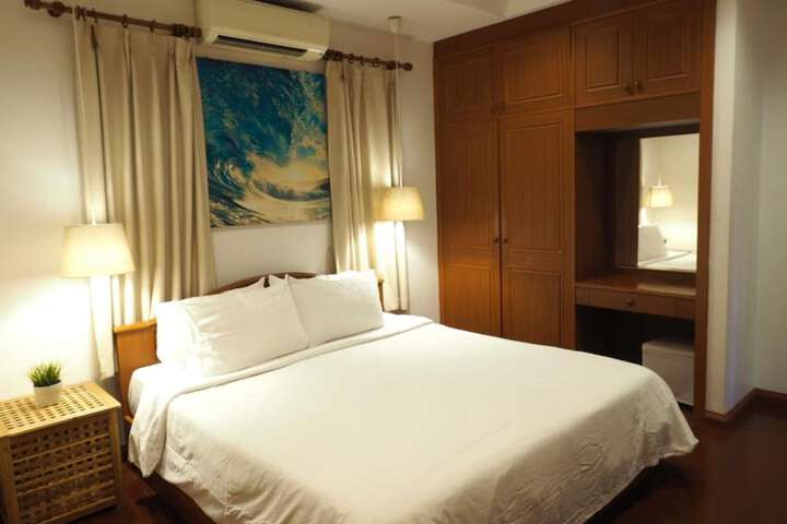 Room 4 of 89