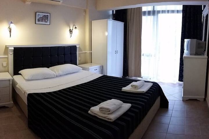 Room 6 of 20
