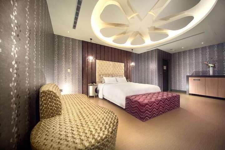 Room 2 of 53