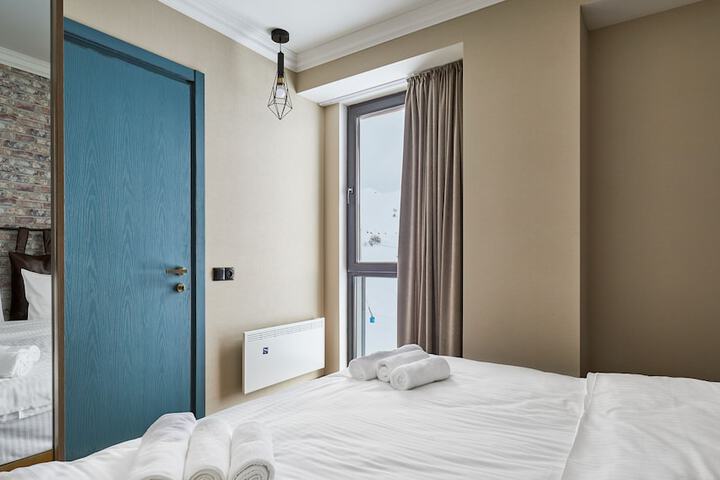 Room 12 of 92