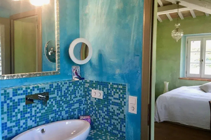 Room 8 of 23
