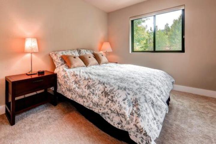 Four Bedroom Family Friendly House with Chefs Kitchen in Frisco, CO