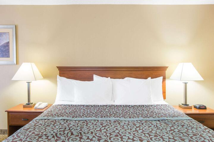 1 King Bed (2 of 8)