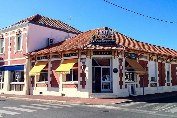 Exterior of Hotel Orange Marine