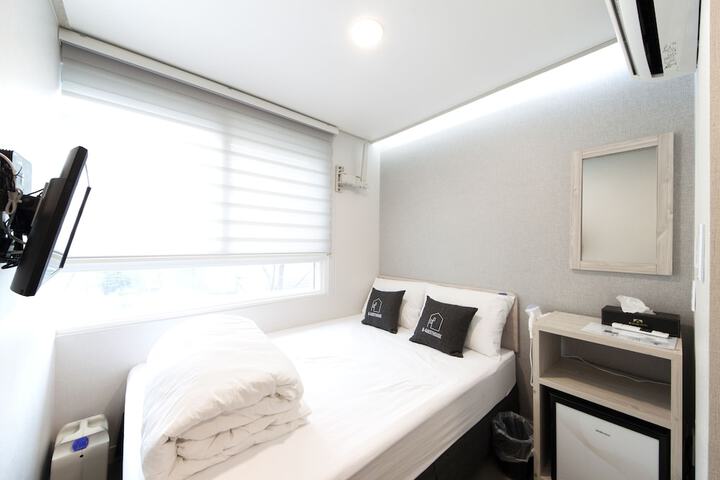 Room 6 of 34