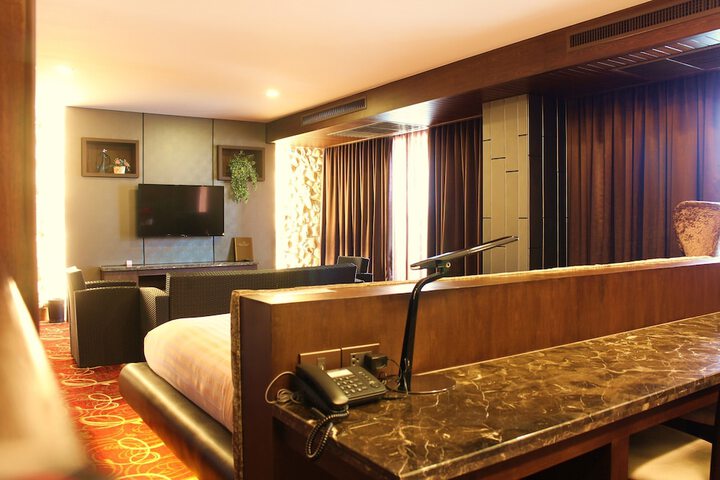 Room 8 of 42