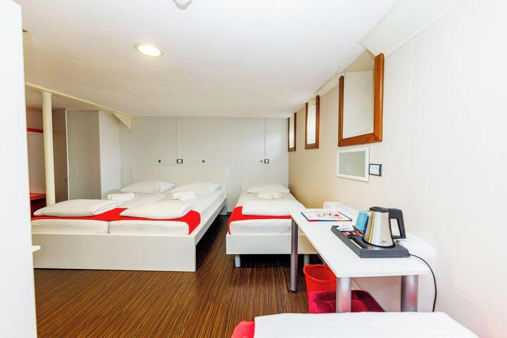 Room 110 of 146