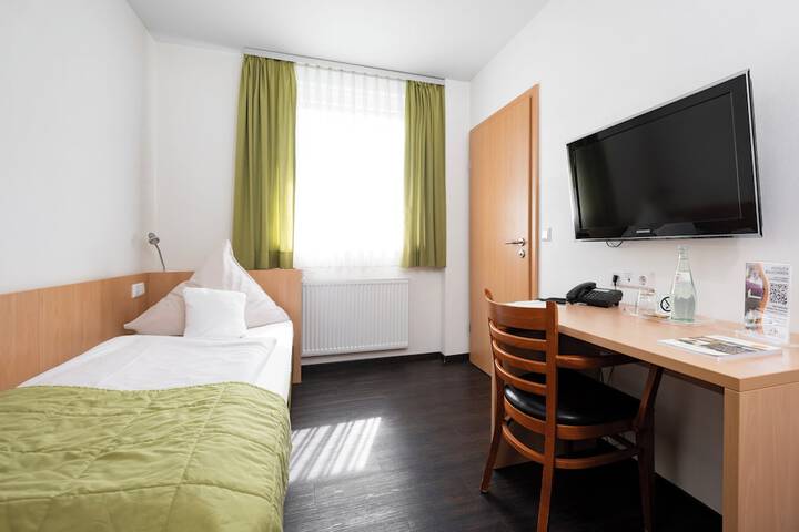 Room 4 of 34