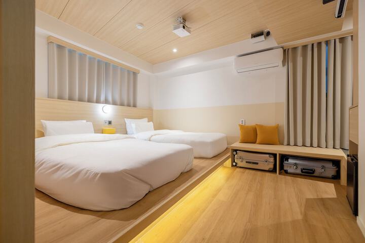 Room 8 of 152
