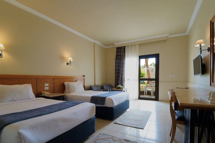 Room 14 of 96