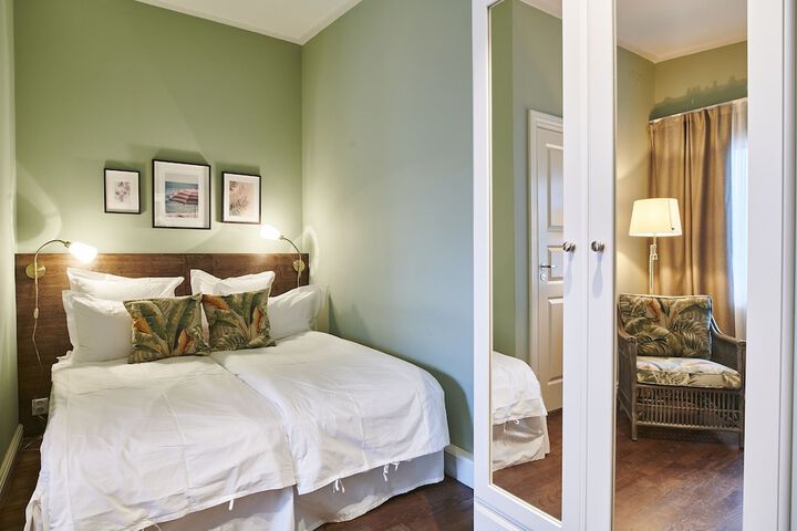 Room 32 of 60