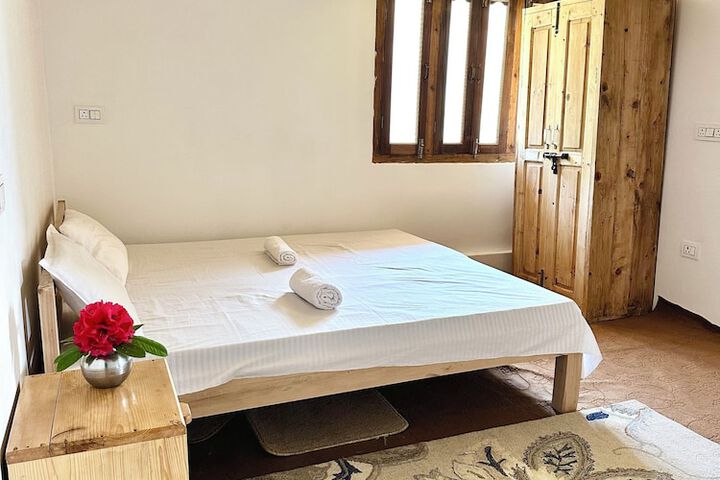 Room 4 of 20