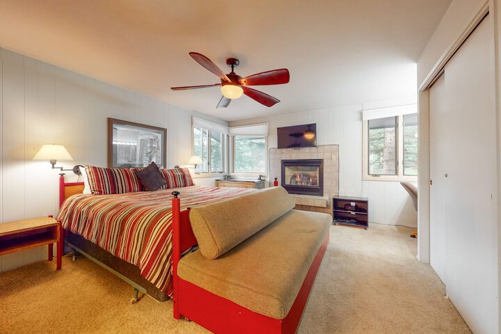 Room 3 of 136