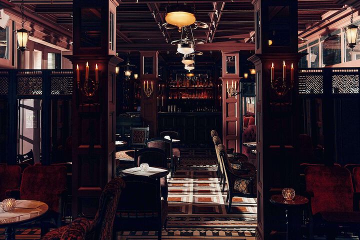 Lounge 92 of 100