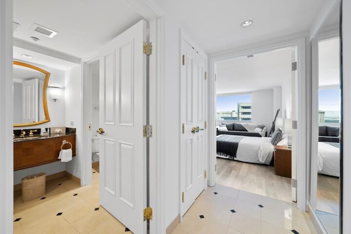 Room 6 of 40