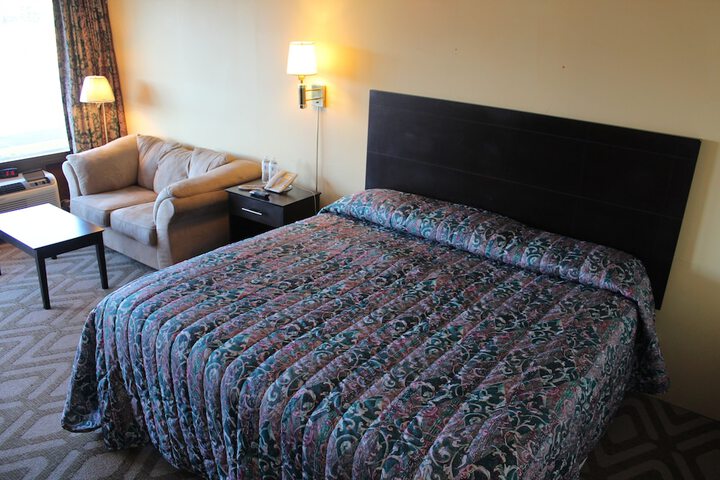 1 King Bed (2 of 20)