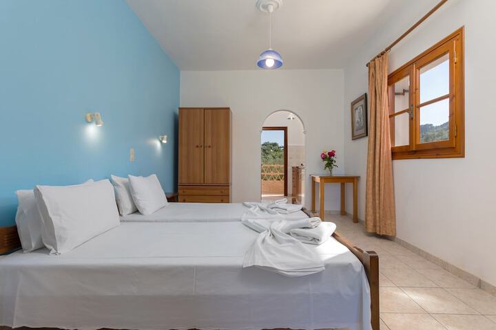 Room 4 of 62