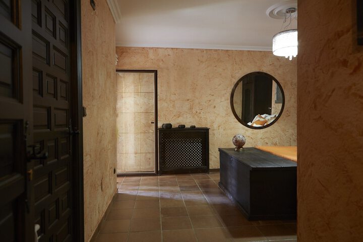 Room 13 of 33