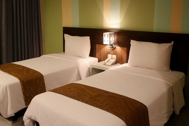 Room 6 of 19