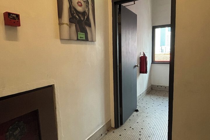 Room 12 of 19