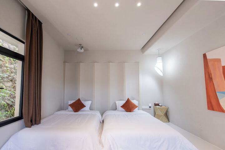 Room 28 of 150