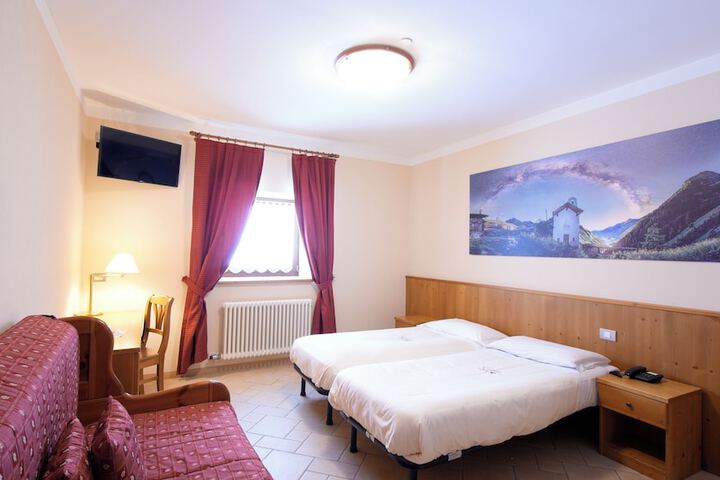 Room 17 of 49