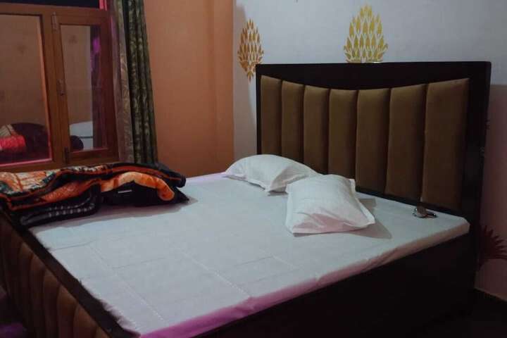 Room 17 of 40