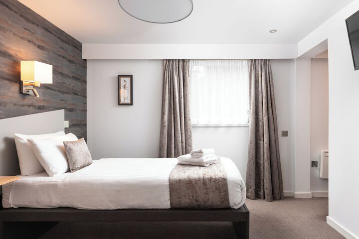 Room 32 of 79