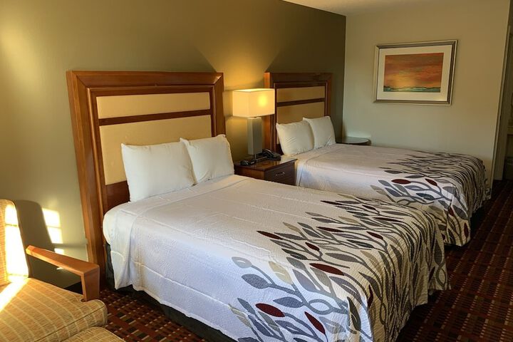 2 Queen Beds (6 of 6)