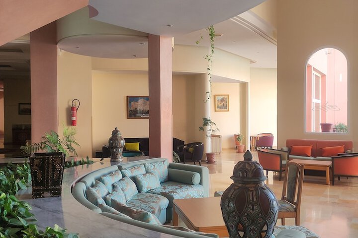 Entrance & Lobby