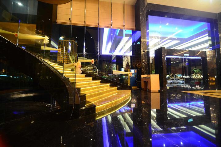 Entrance & Lobby
