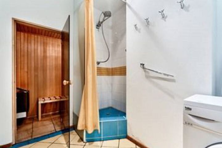 Room 4 of 21